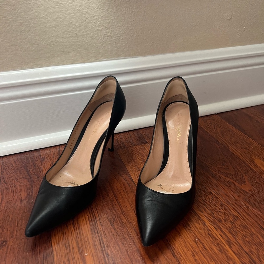 Gianvito Rossi black leather pumps size 6